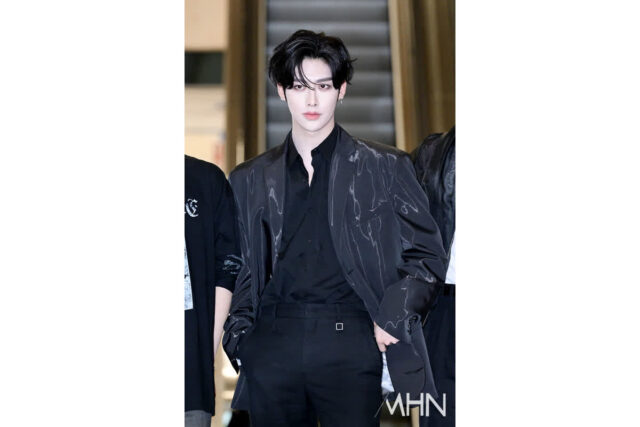 [포토] 제로베이스원 리키 '만화를 찢었어'