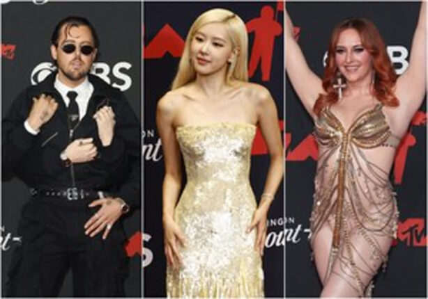 ‘체인만 걸친’ 라간자vs‘스팽글 여신’ 로제…'VMA' 레드카펫, 패션 대결도 '박빙'