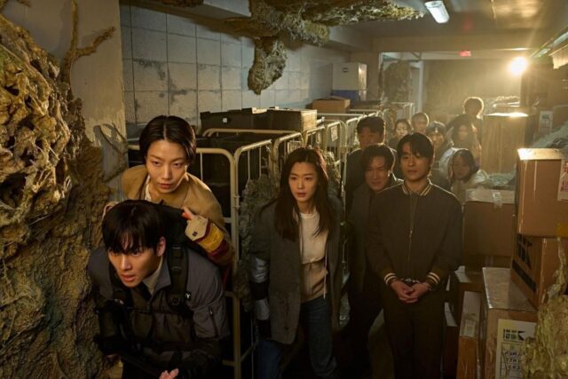 '군체' - AI가 만든 '점액질 사회'에서 살아남기