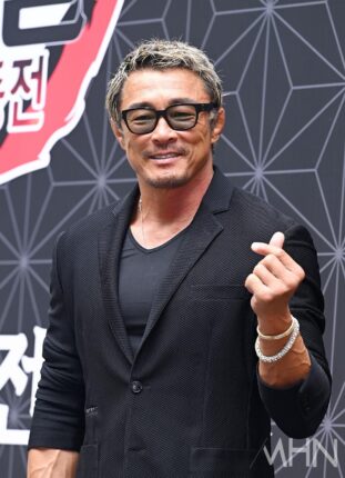 [포토] 추성훈 '아조씨의 하트'