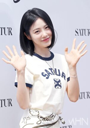 [포토] 신예은 '꽃미녀의 인사'