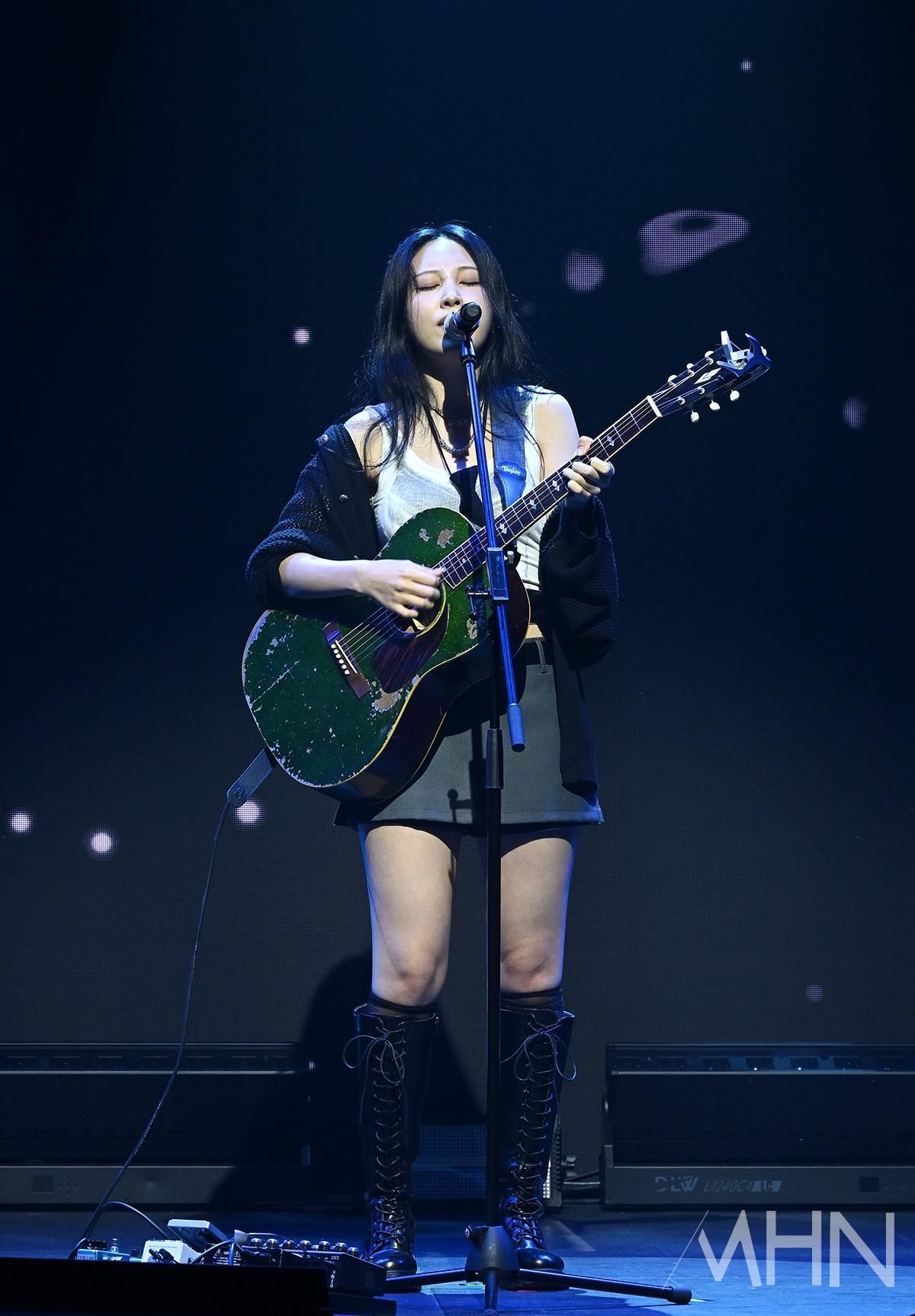 [포토] 권진아 ’기타와 함께 라이브’