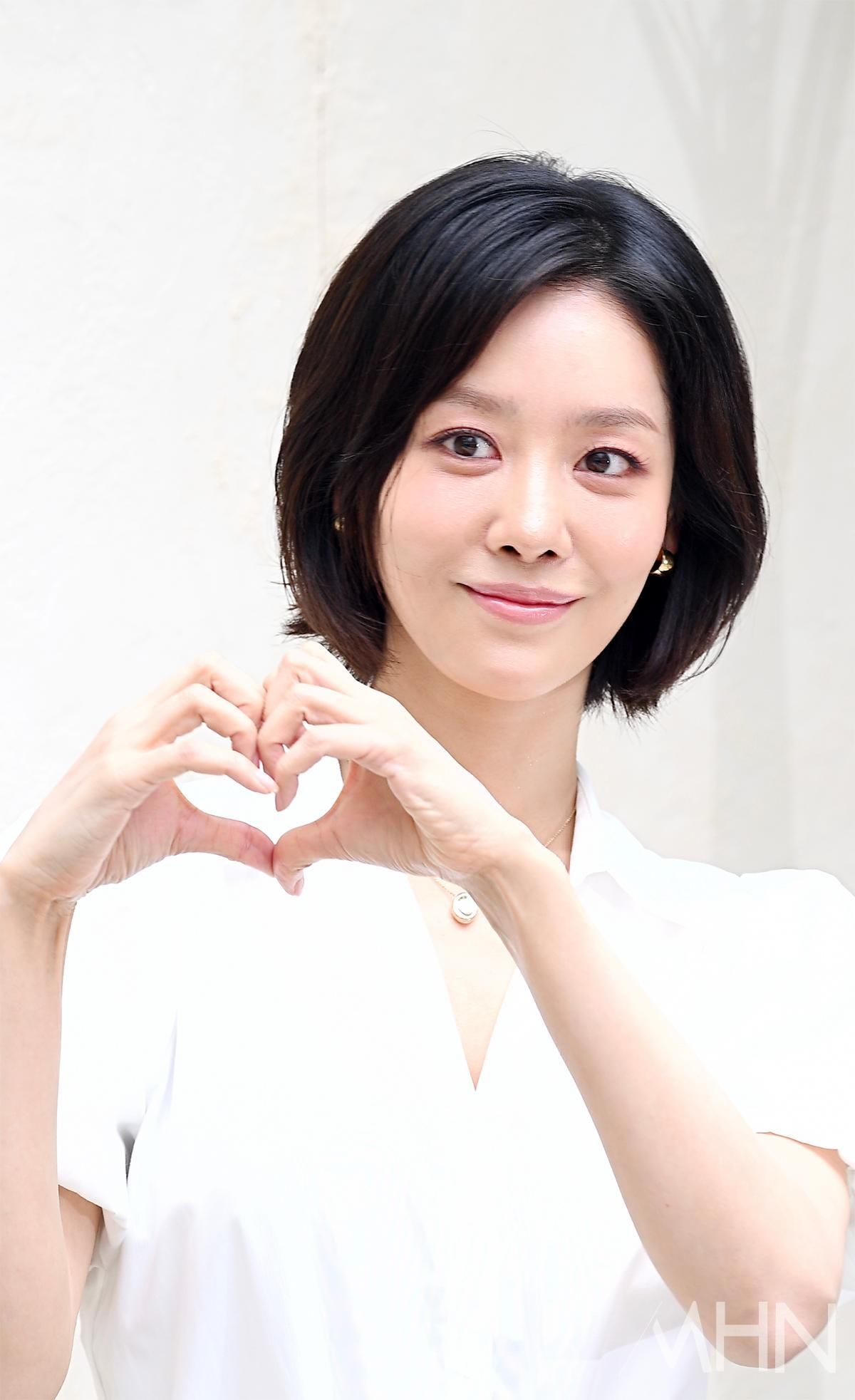 [포토] 차주영 ’부드러운 미소로 하트’
