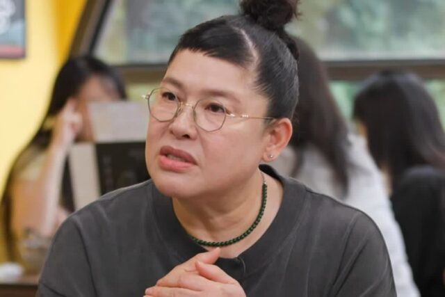 「恋をしたら母のようになってしまう」何度も浮気した父を許し続けた母…58歳女性芸人が明かした“恋愛への恐怖”