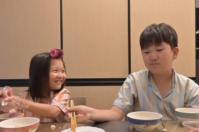 母 사망설 속…장윤정 아들 "엄마 같은 사람 없어"