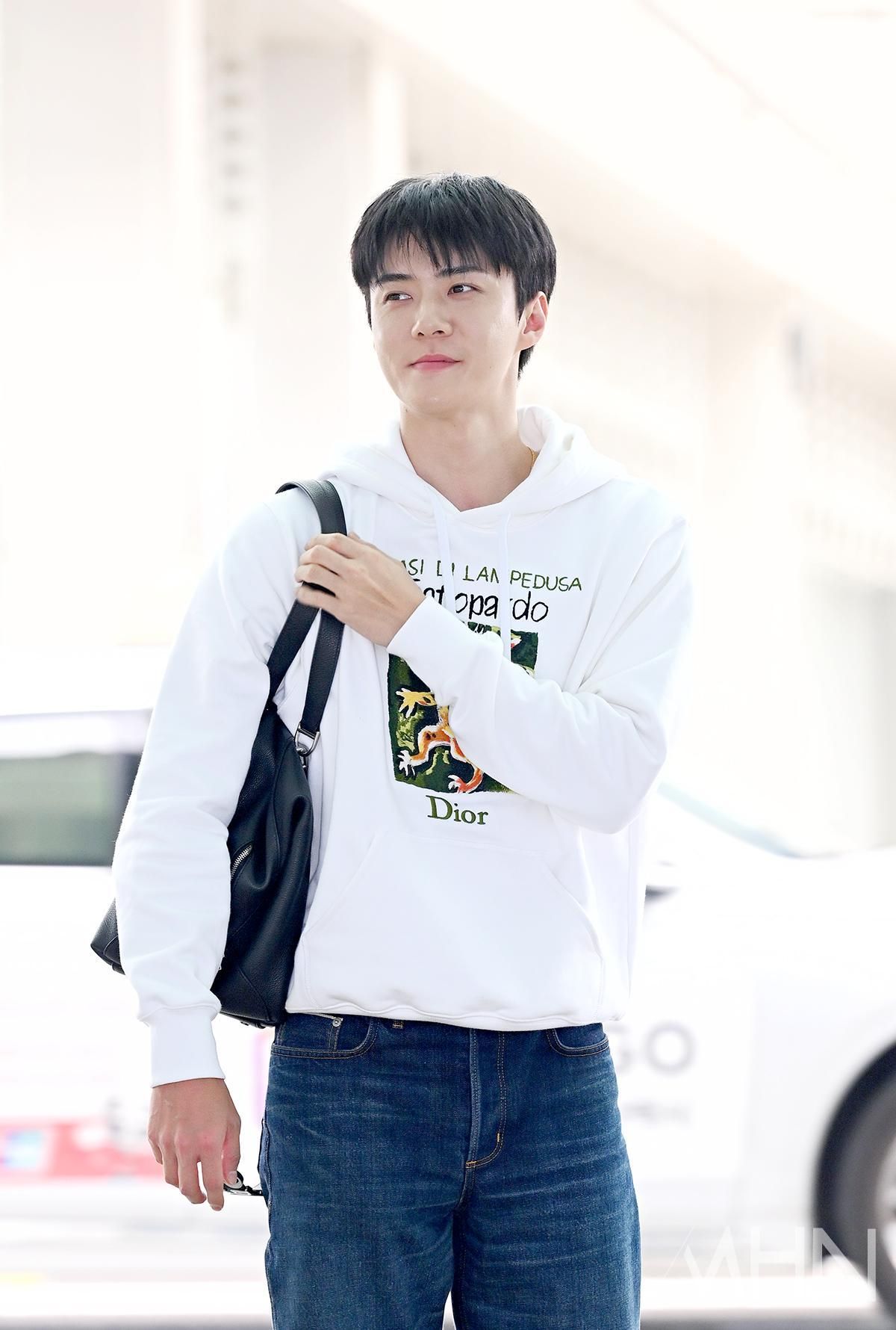 [포토] 엑소 세훈 ’기분 좋은 출국길’