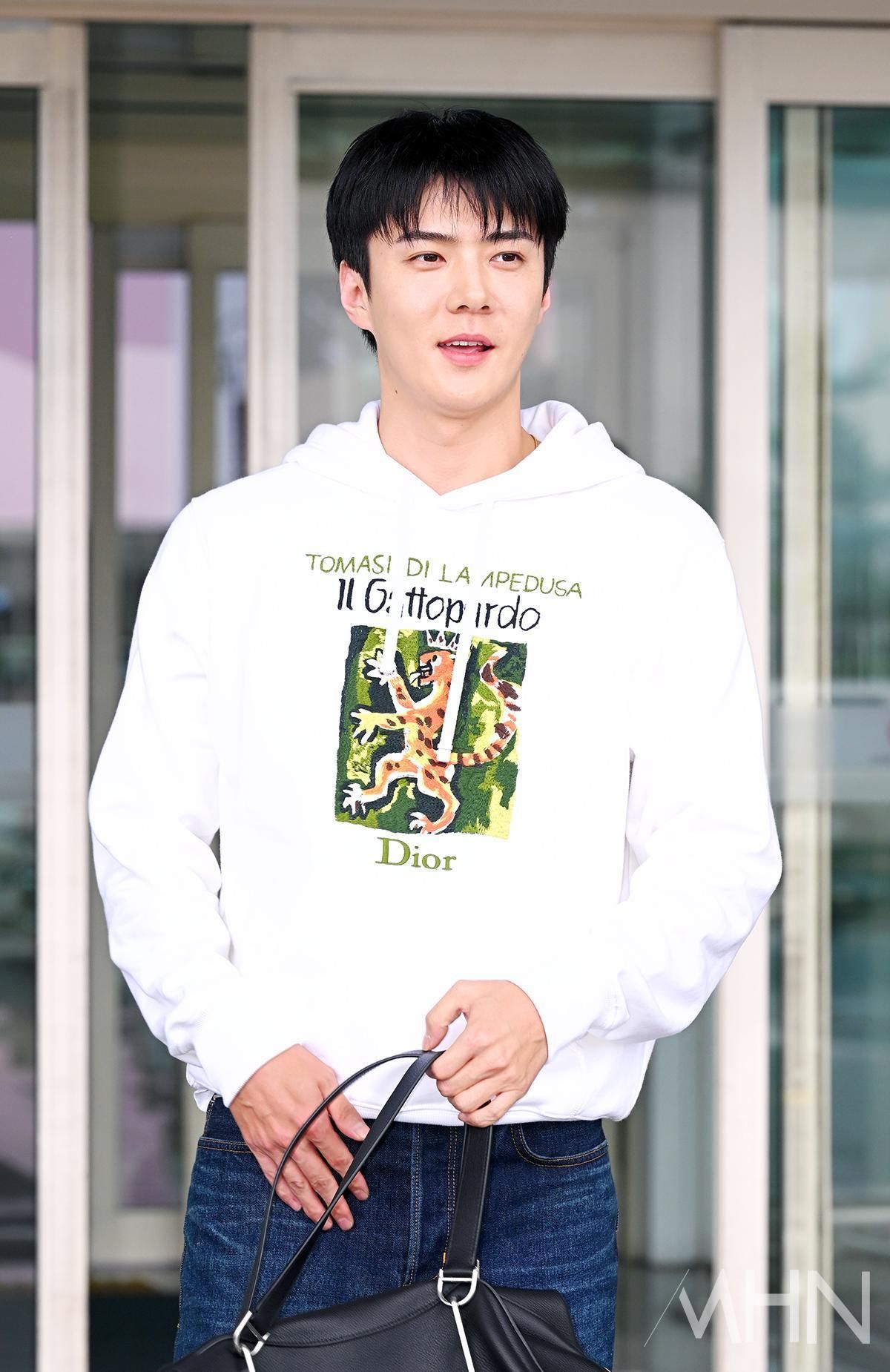 [포토] 엑소 세훈 ’직각 어깨에 어울리는 후드’
