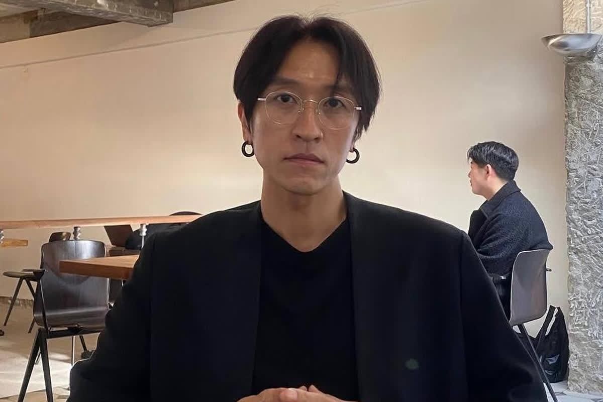 結婚式でこっそり涙を拭った男性歌手…28年見守ってきた“親友の花嫁姿”に感情があふれた理由