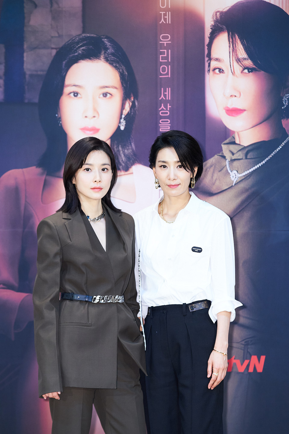  (0ｰ8)||tvn.hu imagesize:960x1440 c 마인' 이보영-김서형 '강인한 여성들의 이야기'[포토] < 포토뉴스 < 드라마 < 연예 < 갤러리기사 - MHN스포츠 / MHN  Sports