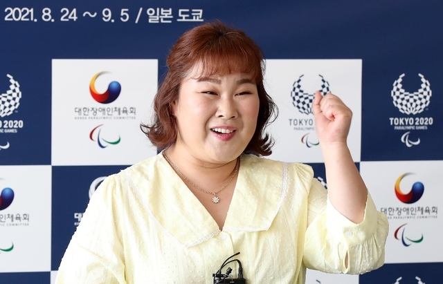 개그우먼 김민경(사진)이 박소영과 함께 장애인체육회 홍보대사에 위촉됐다. [사진=대한장애인체육회 제공]
