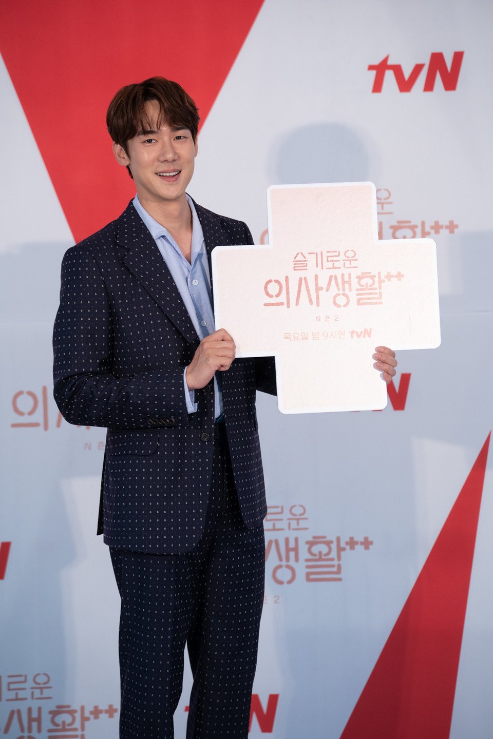  (0ｰ8)||tvn.hu imagesize:960x1440 c 유연석 '다정하고 따뜻한 안정원'[포토] < 포토뉴스 < 드라마 < 연예 < 갤러리기사 - MHN / 엠에이치앤