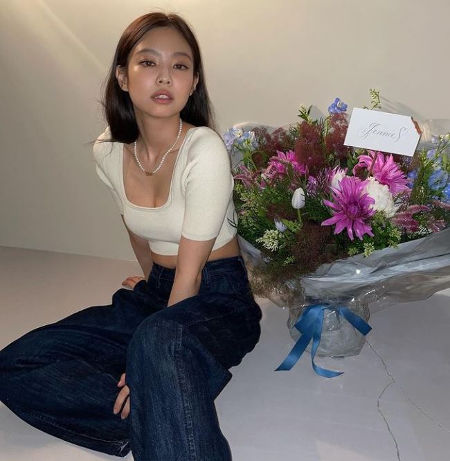 제니부터 로제, 조이까지..여자 아이돌 스타들의 크롭탑 스타일링 < 패션/뷰티 < 생활/문화 < 뉴스 < 기사본문 - MHN / 엠에이치앤 제니부터 로제... 