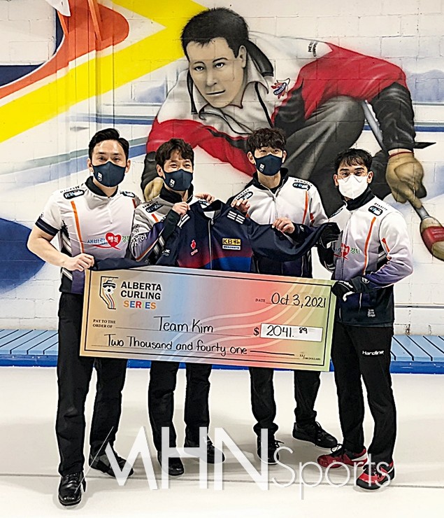남자4인조 국가대표 경북체육회가 캐나다 전지훈련중 참가한 두 번째 대회인 앨버타 컬링시리즈 에이보네어(Alberta Curling Series Avonair)에서 6전 전승으로 우승을 차지했다. [사진=대한컬링연맹 제공]
