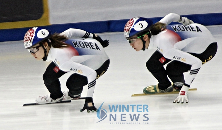 사진= 쇼트트랙 최민정(왼쪽)과 심석희가 지난 2017년 목동 실내빙상장에서 열린 국제빙상경기연맹(ISU)쇼트트랙 4차대회에서 경쟁하고 있다. ⓒMHN스포츠 목동, 임형식기자