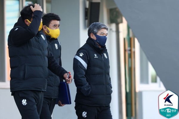 강원FC 전 당시 광주FC 김호영 감독과 코칭스태프