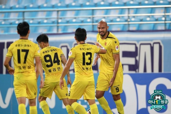 광주FC 동료들과 펠리페 선수