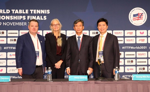 사진= ITTF 총회에 참석한 유승민 대한탁구협회 회장(맨 오른쪽), 부산시청 