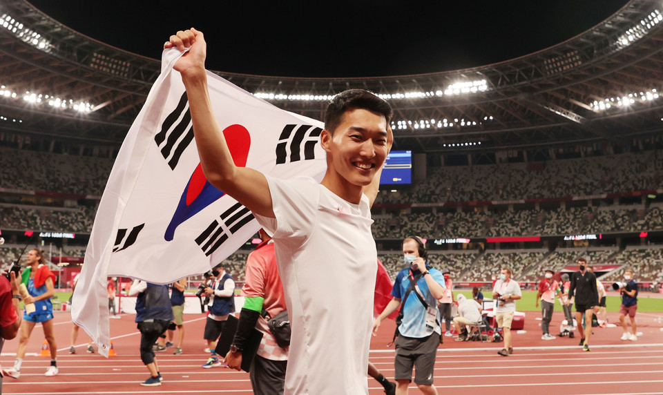 2020 도쿄올림픽 육상 남자 높이뛰기 결선에서 2ｍ35를 뛰어 4위를 차지한 우상혁이 2021년 세계랭킹에서 기록 부문 공동 6위에 올랐다.  [연합뉴스 자료사진]