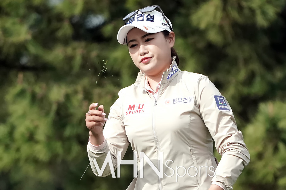 솔짱 지한솔 바람을 읽는다[포토] < 포토뉴스 < 골프 < 스포츠 < 기사본문 - MHN스포츠 / MHN Sports 솔짱 지한솔 바람을 읽는다[포토]