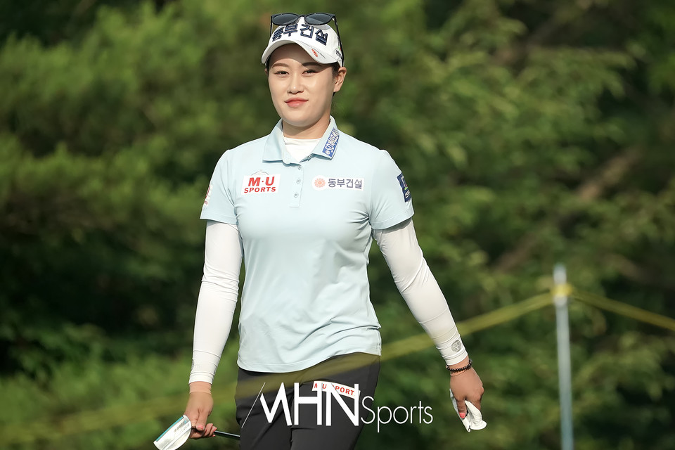 지한솔 싱글벙글 솔짱 미소[포토] < 포토 < 골프 < 스포츠 < 기사본문 - MHN스포츠 지한솔 싱글벙글 솔짱 미소[포토]
