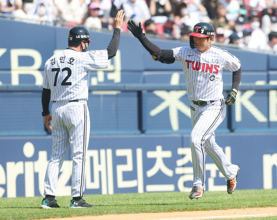 4번 타자로 나선 LG 오지환은 시즌 11호 홈런으로 공동 6위를 달리고 있다. [연합뉴스]