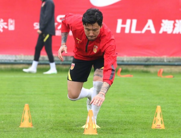 사진=중국 축구 국가대표팀 공식 웨이보, 주장 장린펑