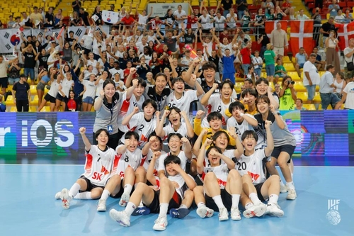 세계선수권대회에서 우승을 차지한 한국 U-18 여자핸드볼 대표팀, 국제핸드볼연맹