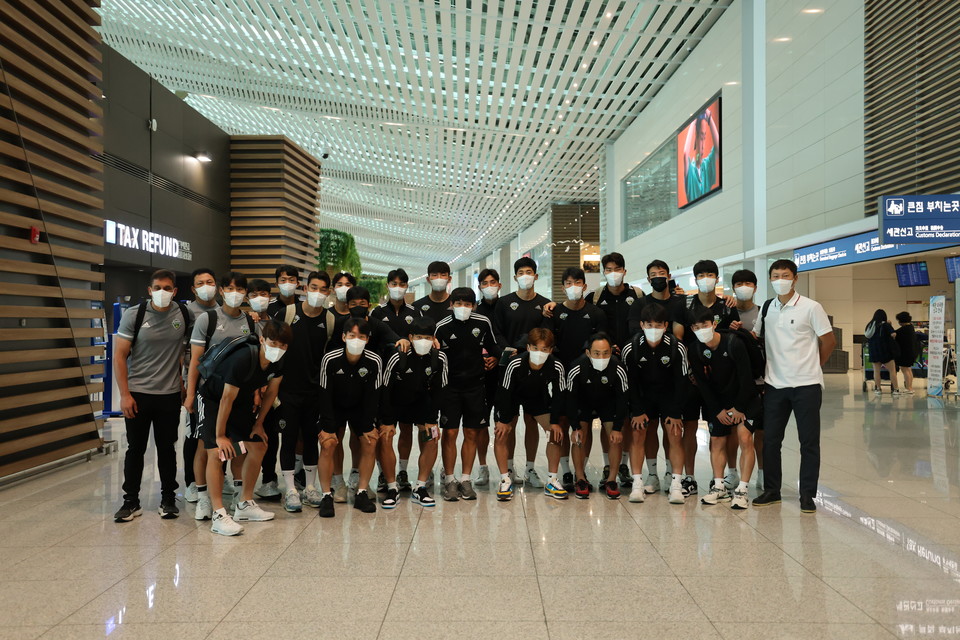 2022 AFC 16강 토너먼트 경기를 치르기 위해 15일 오전 일본으로 출국한 전북 현대 선수단 사진=전북 현대 구단 제공