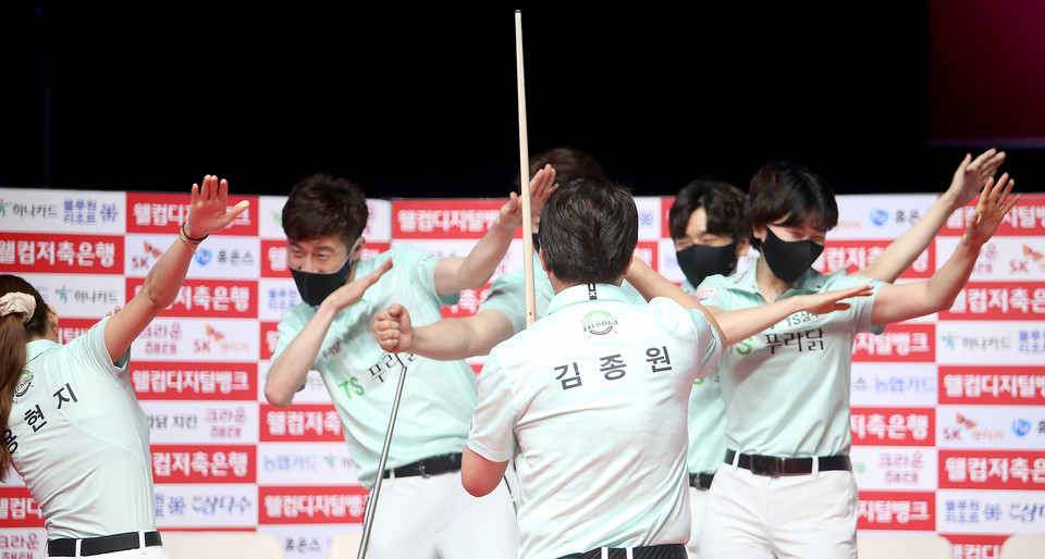 환호하는 TS샴푸∙푸라닭, PBA
