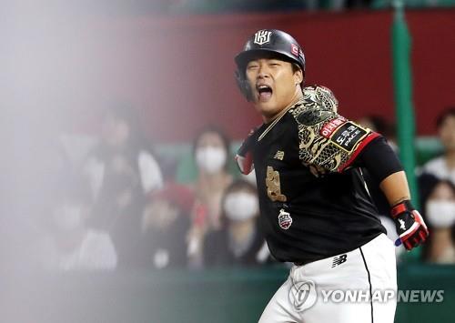 kt가 강백호의 연장 11회초 통렬한 2점 홈런으로 2연승을 달렸다. (연합뉴스)
