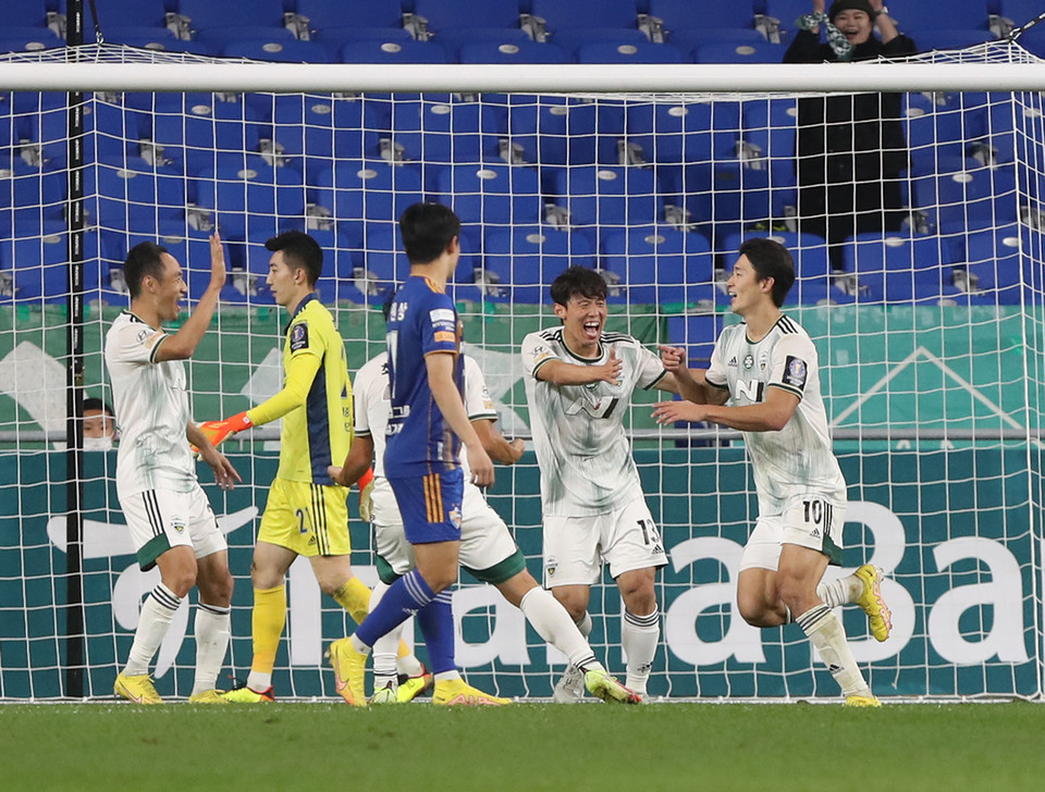 Jeonbuk đánh bại Ulsan 2-1 nhờ bàn thắng trở lại của Kyu-seong (Phần 1)