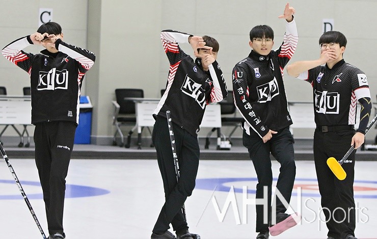 2년 연속 주니어 국가대표로 선발된 경일대 선수들이 기쁨의 세리모니를 하고 있다. (MHN스포츠 진천, 권혁재 기자)