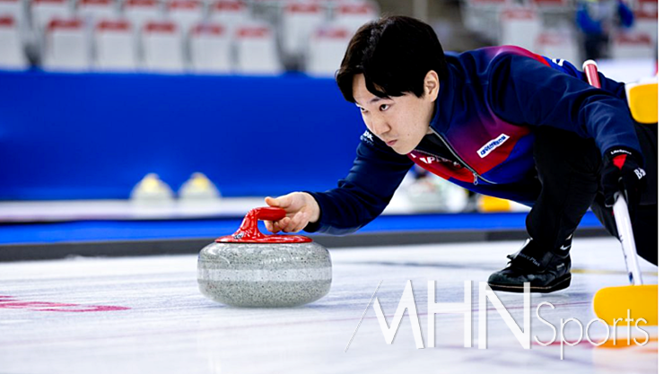 남자 대표팀 스킵 정병진(서울시청)은 일본과의 경기에서 10엔드 3점을 완성하는 테이크아웃을 성공시켜 대역전승을 이끌었다. (사진= WCF 제공)