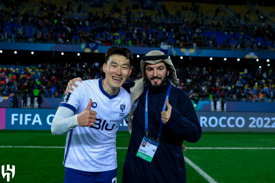 8일 열린 플라멩구와의 클럽 월드컵 4강전에서 승리하며 결승에 진출한 뒤 기뻐하는 알힐랄의 장현수(왼쪽) 사진=알힐랄SFC 구단 공식 SNS