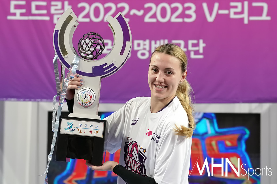 Heungkuk Life Insurance Yelena, que levantou o troféu do primeiro lugar na temporada regular ⓒ MHN Sports Reporter Park Tae-Seong