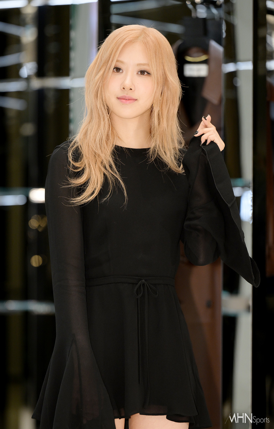 [Ms포토] 블랙핑크 로제 러블리 하트 < 포토뉴스 < 연예 < 기사본문 - MHN스포츠 / MHN Sports [Ms포토] 블랙핑크 로제 러블리 하트