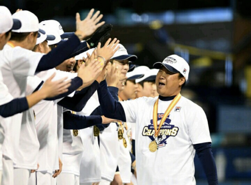 사진= 2016년 두산의 한국 시리즈 우승 당시 장원진 감독 연합뉴스