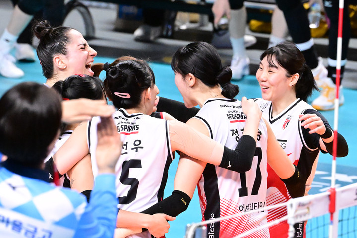 득점 후 기뻐하는 정관장, KOVO