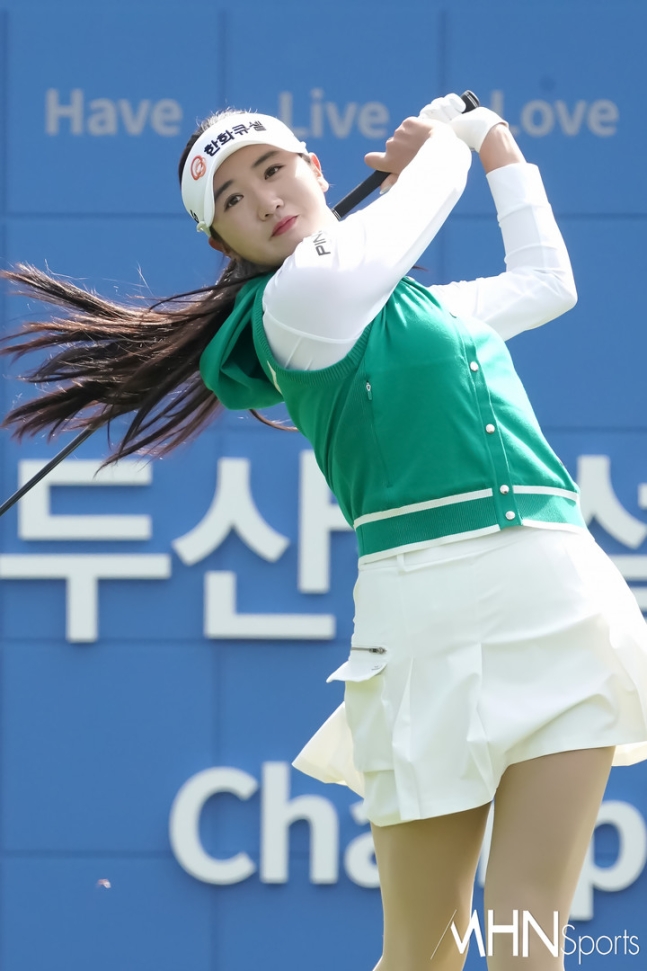 박혜준이 7일 열린 KLPGA 투어 두산건설 위브 챔피언십 최종라운드에서 샷을 하고 있다.