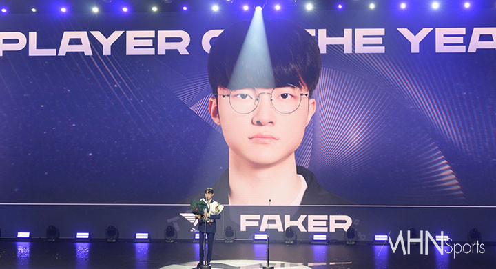 지난 2023년 LCK 어워즈에서 올해의 선수에 오른 페이커, 사진=MHN스포츠 DB