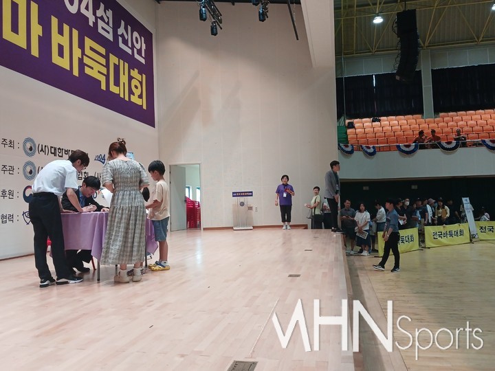 사인회가 열리고 있는 무대.(사진 엄민용 선임기자)