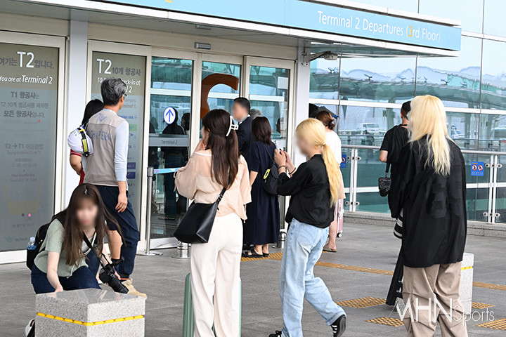 출입 게이트를 통제하는 경호 인력