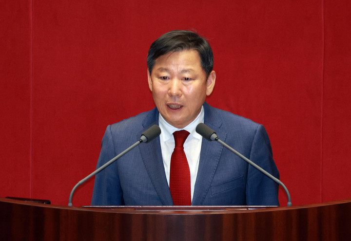 사진=지난달 27일 국회 본회의에서 산업통상자원중소벤처기업위원회 위원장으로 선출된 이철규 국민의힘 의원이 당선인사를 하고 있다. 연합뉴스 제공