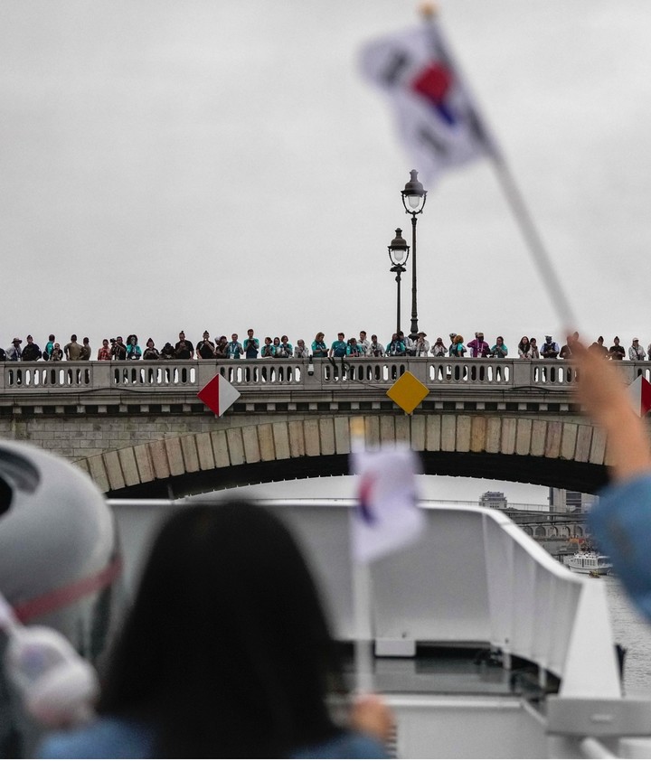 2024 파리 올림픽 개회식에 입장하는 대한민국 선수단