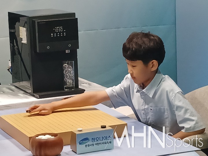 최해권 군이 첫 수를 두고 있다.(사진 MHN스포츠 엄민용 선임기자)