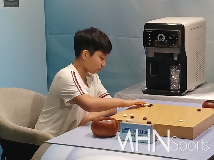 박태준 군이 착점하고 있다.(사진 MHN스포츠 엄민용 선임기자)