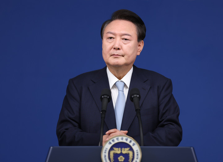 윤석열 대통령이 29일 오전 서울 용산 대통령실 청사 브리핑실에서 열린 국정브리핑 및 기자회견에서 출입기자의 질문을 듣고 있다. 2024.8.29