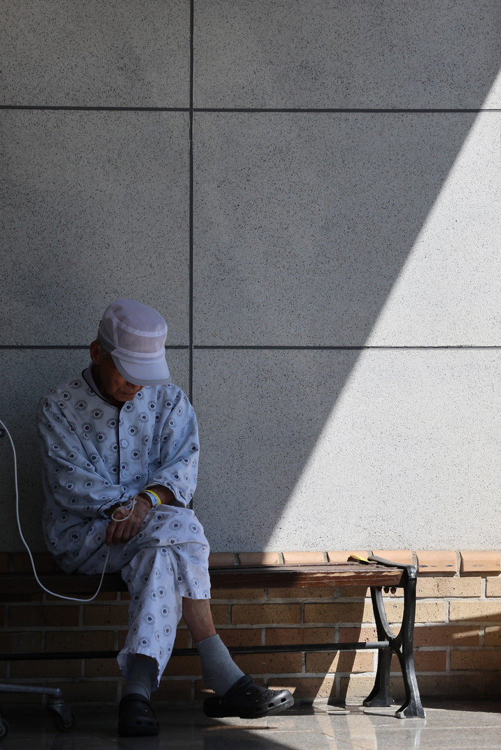 지난 4일 서울 시내 한 병원에서 쉬고있는 환자