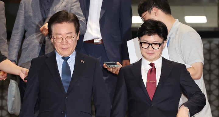 지난 1일 여야 대표 회담을 마친 뒤 이동하고 있는 (왼쪽부터) 이재명 더불어민주당 대표와 한동훈 국민의힘 대표