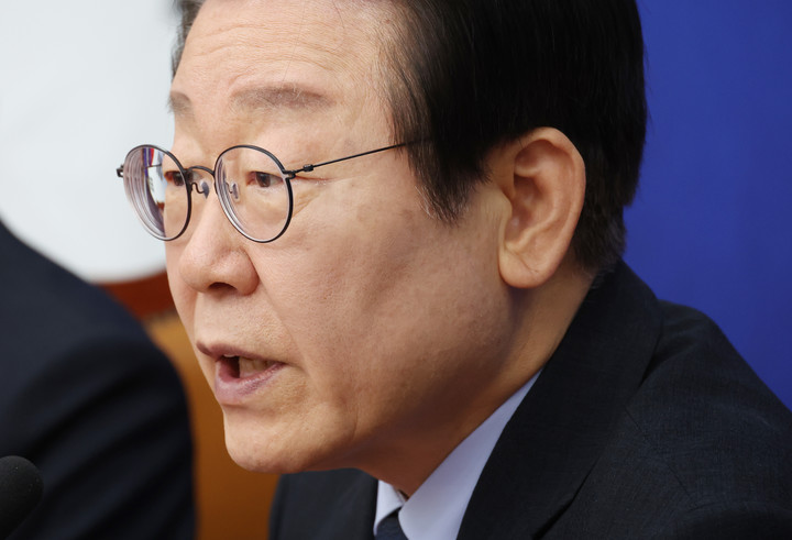 지난 2일 국회에서 열린 더불어민주당 최고위원회의에서 발언하고 있는 이재명 더불어민주당 대표